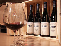Vier Pinot noir Lagen in der Holzkiste